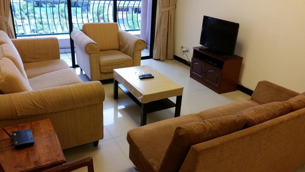 Marina Court Kota Kinabalu- Bigger Group Stay Together- 6 Bedroom Apartments Стая снимка